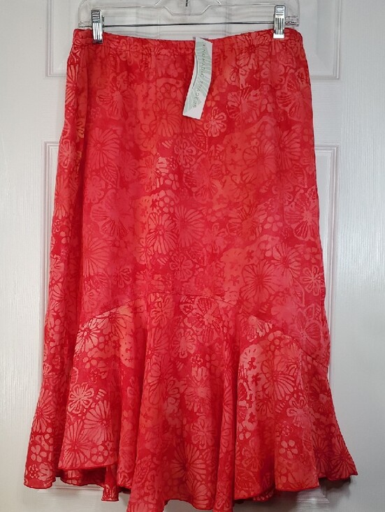 Nomadic Traders Dresses & Skirts - NWT Nomadic Traders Red Floral Flowy Midi Skirt Size Large